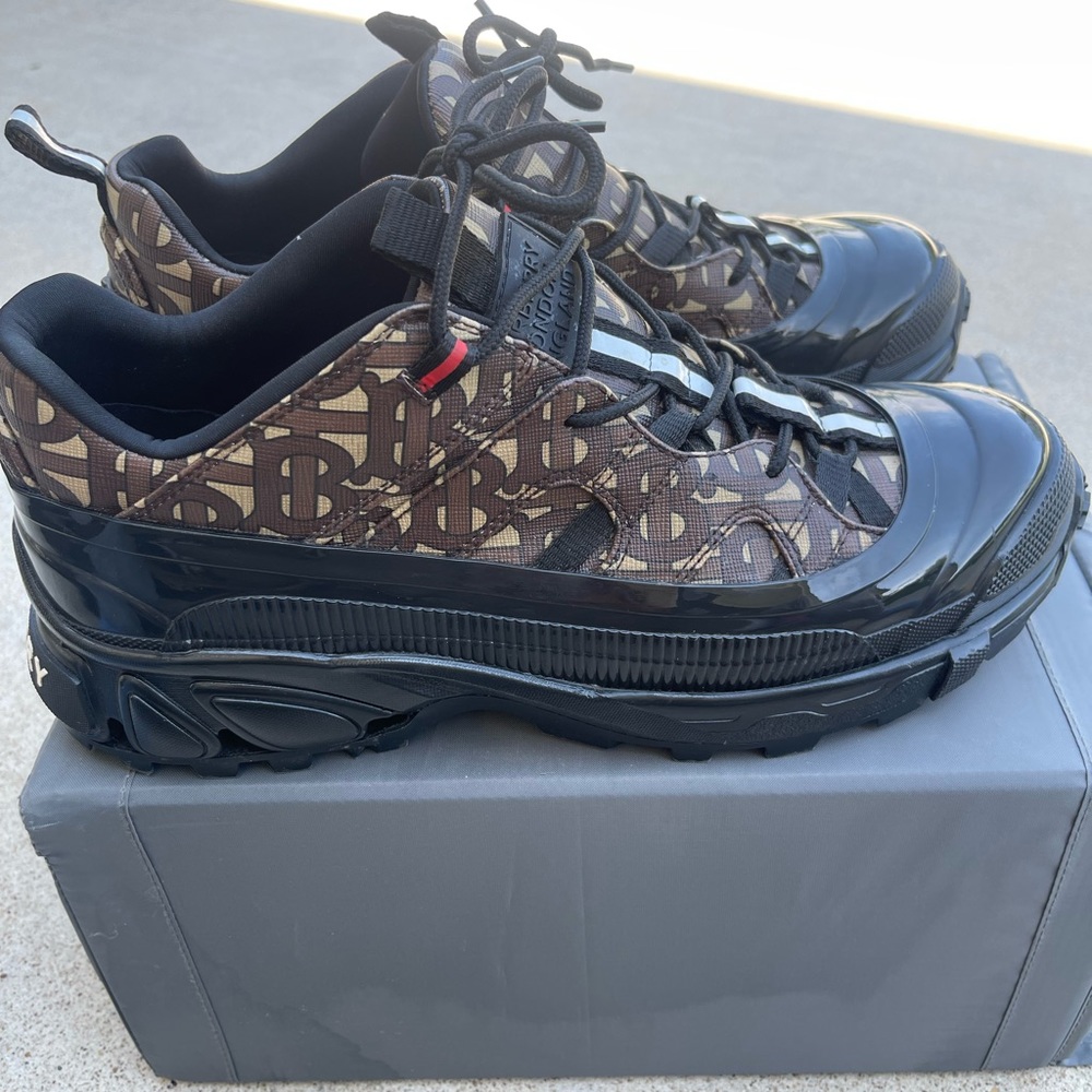Men size 44 burberry shoes
